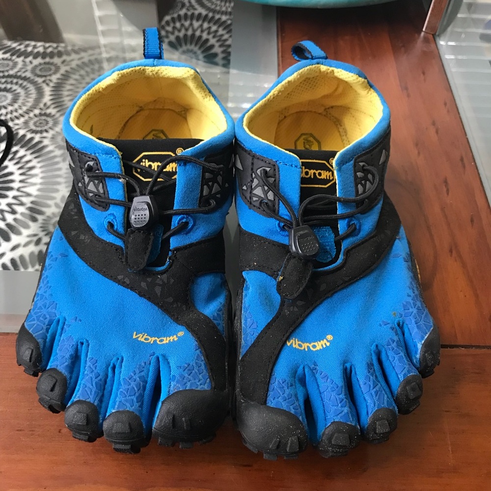 Vibram 5 toed shoes